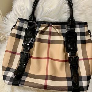 Preloved Burberry hand bag medium size